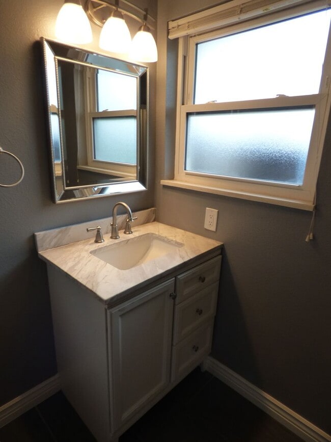 Building Photo - 4 Bedroom home in Loveland