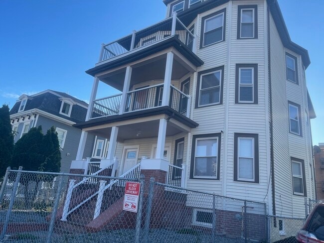 Primary Photo - 1002 River St