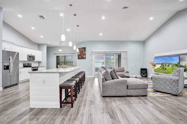 Building Photo - 126 NW Heather St