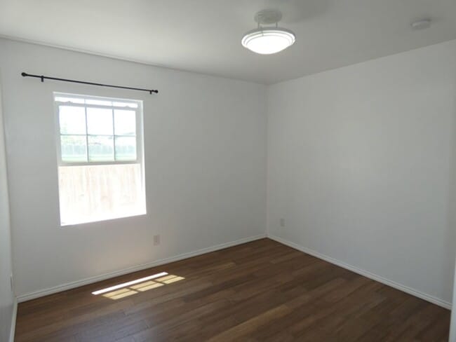 Building Photo - Single Story 2 Bedroom 2 Bath Casita Utilities Included