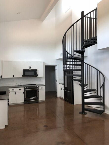 Building Photo - 9125 S 16th St