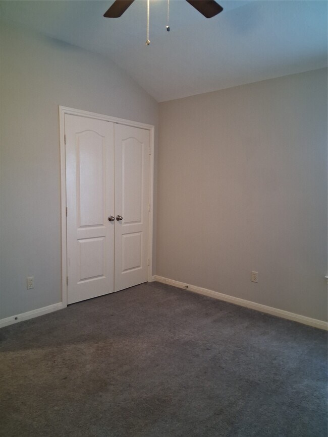 Building Photo - 10015 Dawn Brook Dr