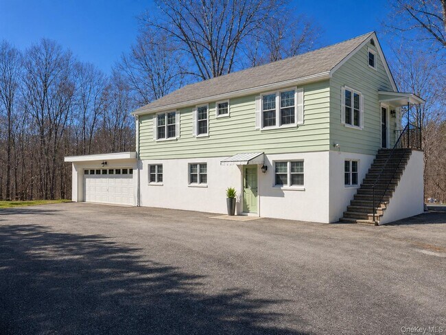 Building Photo - 1521 NY-208