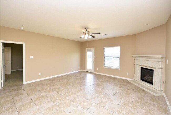 Building Photo - 4050 Calaway Oaks Ln