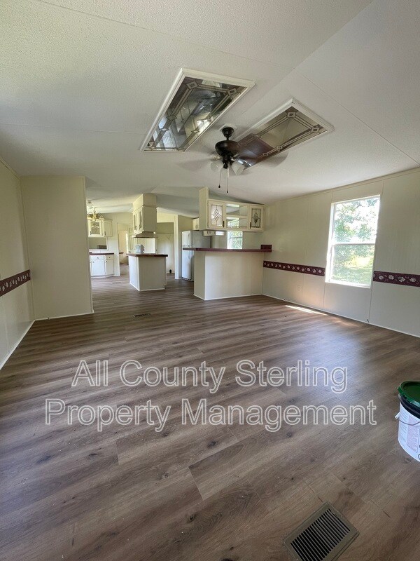 Building Photo - 186 NW Gerson Ln
