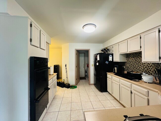 Building Photo - 2164 Seaver Ln