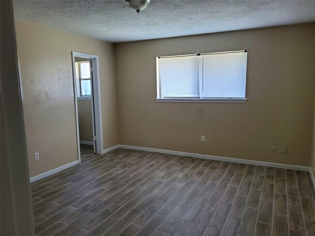 Building Photo - 7130 Siena Vista Dr