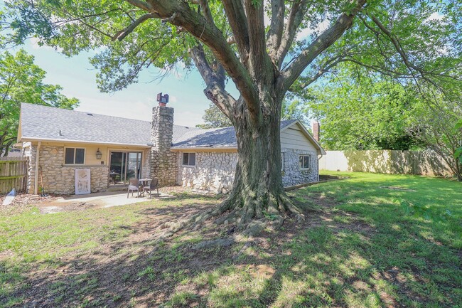 Building Photo - 4 Bedroom Home Available For Immediate Mov...