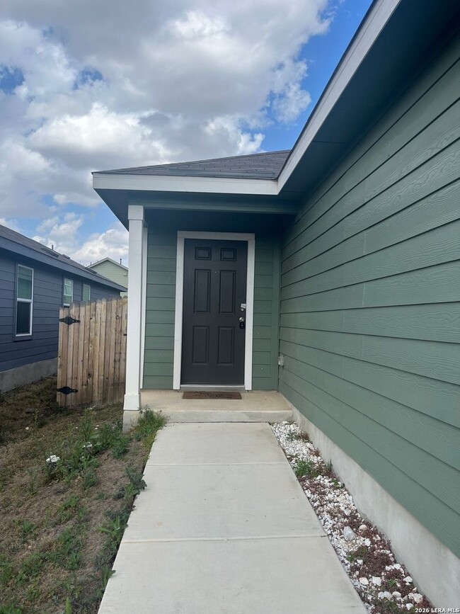 Building Photo - Move In Ready 3 Bedroom Lennar Home with 2 Car Garage in West San Antonio
