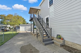 Building Photo - 210 W Vine St