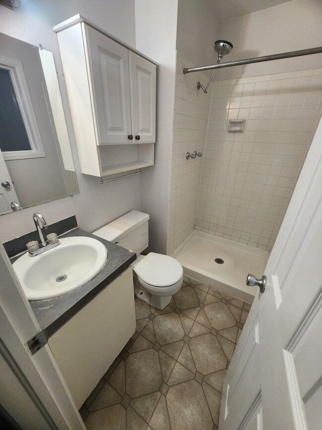 Building Photo - 2516 W Plum St