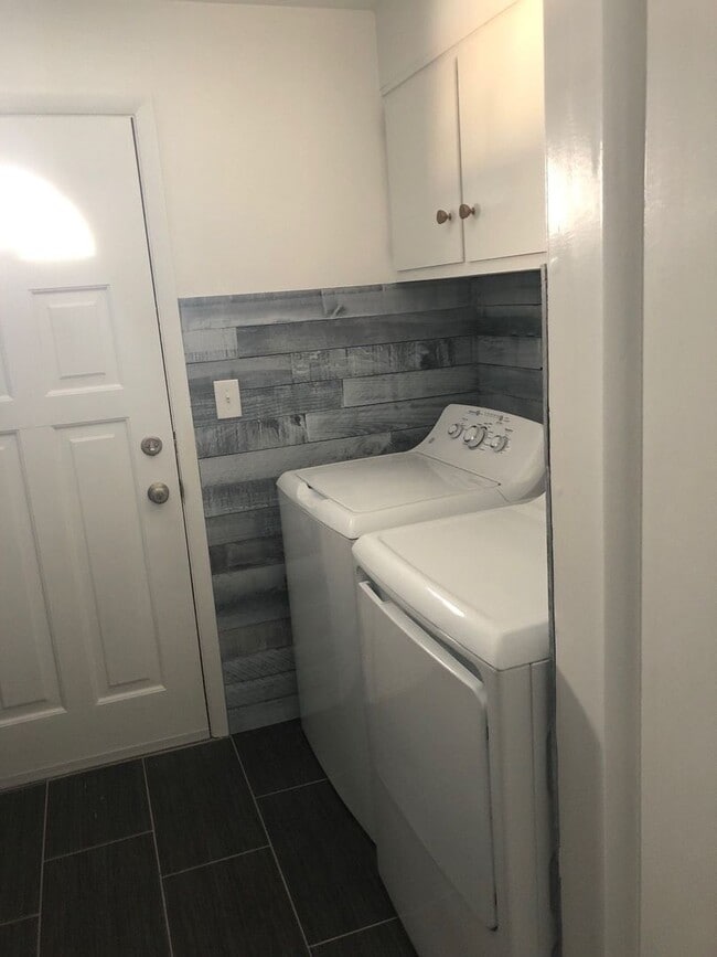 Building Photo - 3642-3652 Allison St.