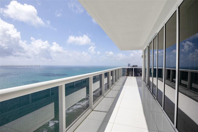 Building Photo - 1830 S Ocean Dr