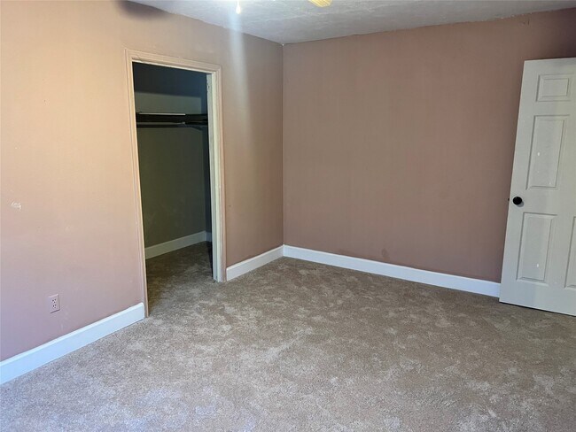 Building Photo - 12239 W Village Dr