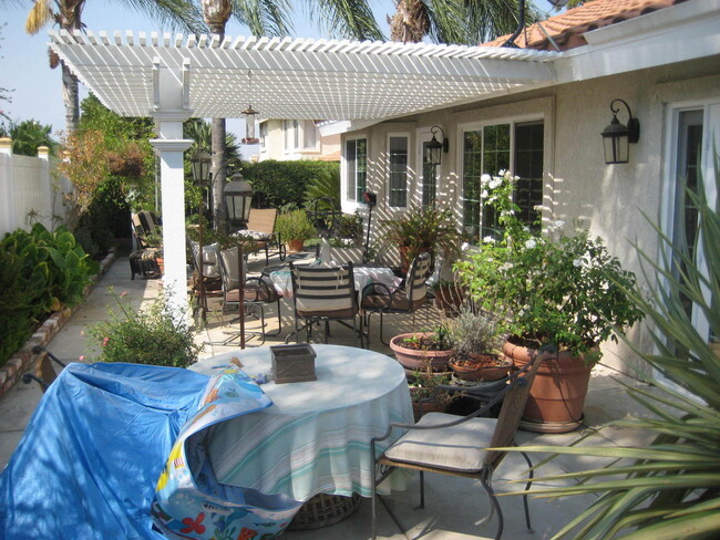 Building Photo - Beautiful Home on Quiet Street