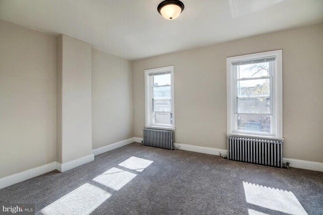 Building Photo - 1909 W 8th St