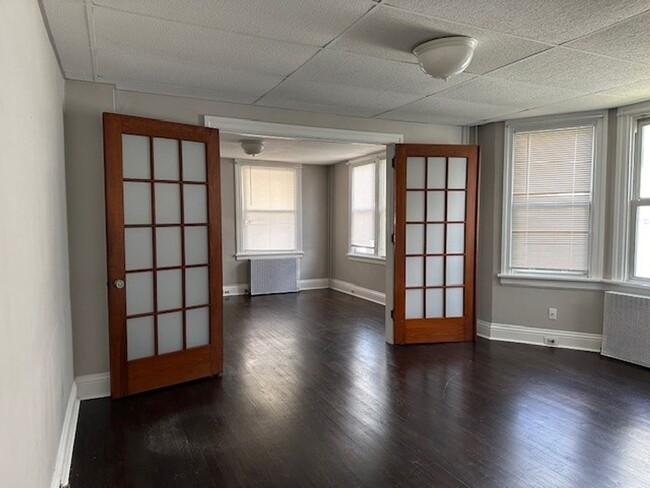 Building Photo - 1st Floor 1 Bedroom 1 Bathroom Apartment F...