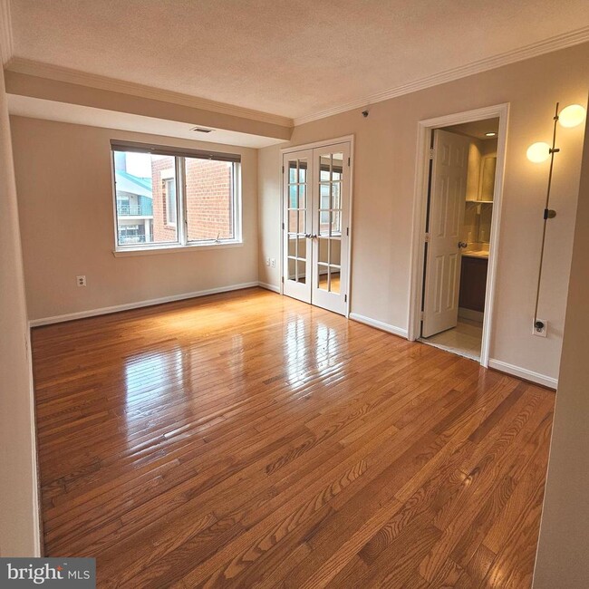 Building Photo - 505 E Braddock Rd
