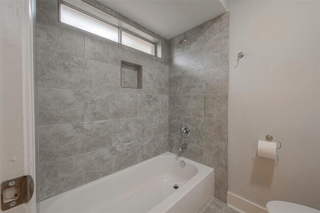 Building Photo - 7910 Litchfield Ln