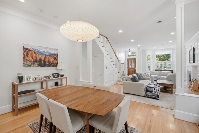 Building Photo - Capitol Hill Victorian Home | 3 Bed | 2.5 Bath | 2,700 Sf | Patio & Screened-In Porch | 2 Surface...