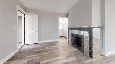 Building Photo - 2121 W 105th St