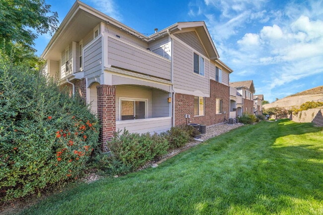 Building Photo - $1,795.95 - $300 OFF First Month's Rent , 1 Bedroom, 1 Bathroom, Condo in Arvada with Washer and ...