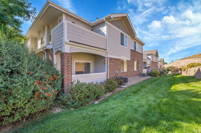Building Photo - $1,850, 1 bed, 1 bath, located in Arvada w...