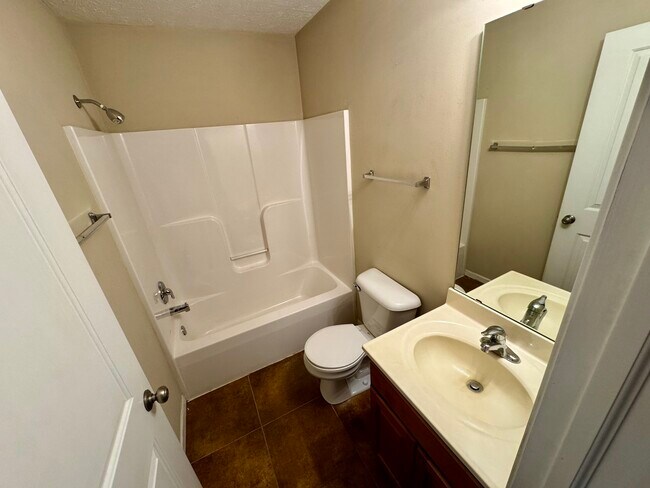 Building Photo - 651 Stonegate Dr