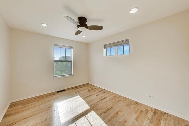 Building Photo - 2366 N Moseley Ct