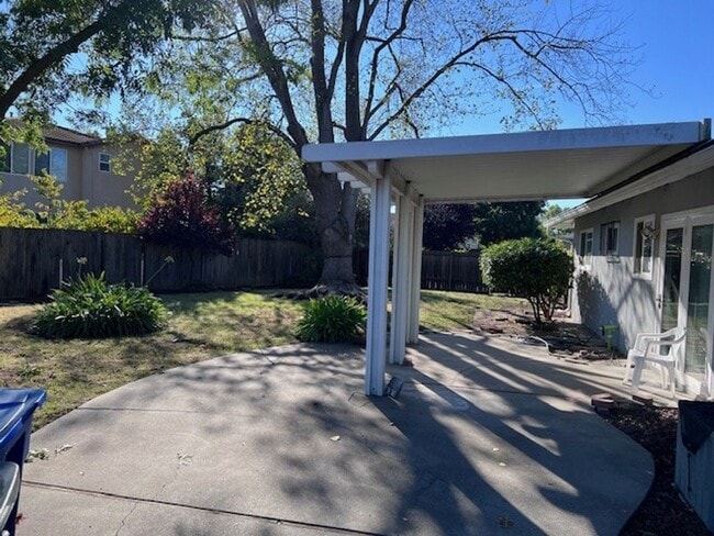 Building Photo - Freshly painted home with large backyard. ...