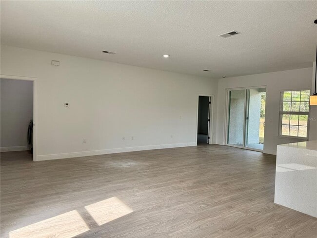 Building Photo - 1393 W Lorraine Dr