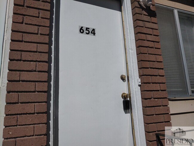Building Photo - 656 N 400 W St