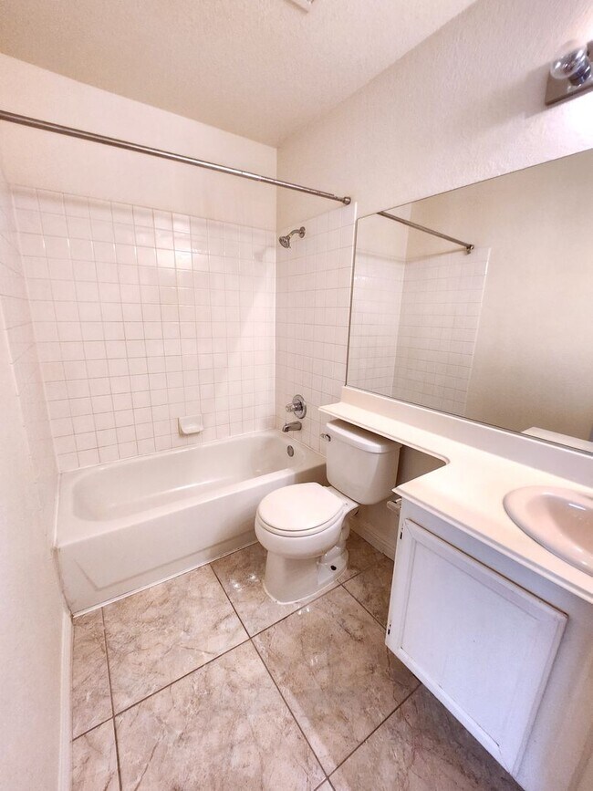 Building Photo - 137 Windy Creek Ave