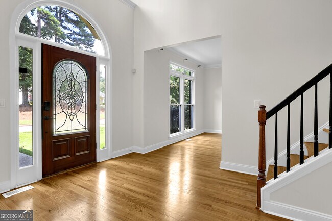 Building Photo - 230 Greystone Ct