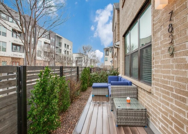 Building Photo - 7859 Verona Pl