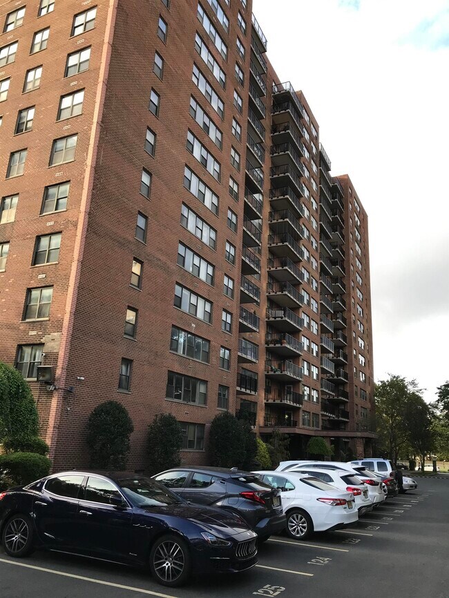 Primary Photo - 225 St Pauls Ave