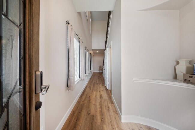 Building Photo - 2019 Olivos St