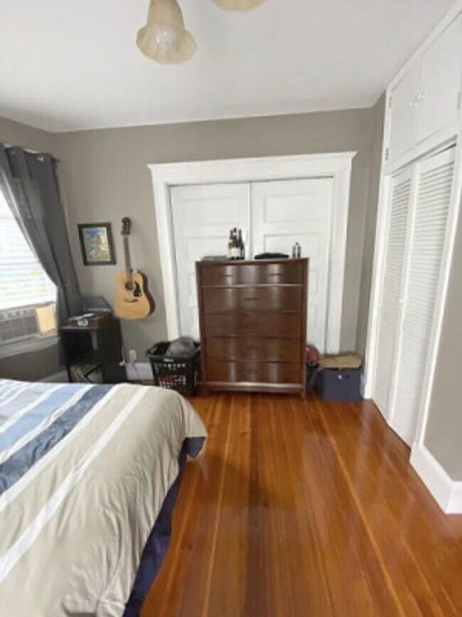 Building Photo - ALLSTON 3 BR Apartment - 9/1
