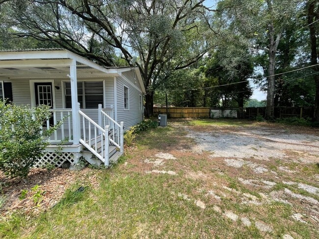 Building Photo - Convenient Location off Halls Mill