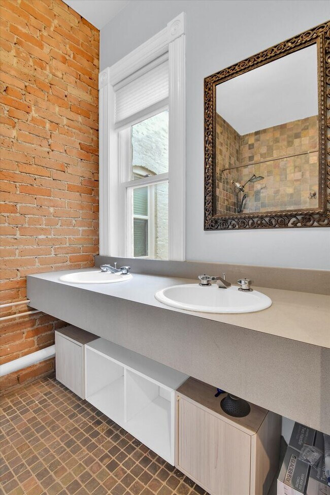 Building Photo - Architecturally Stunning Curtis Park Townhome With Historic Charm