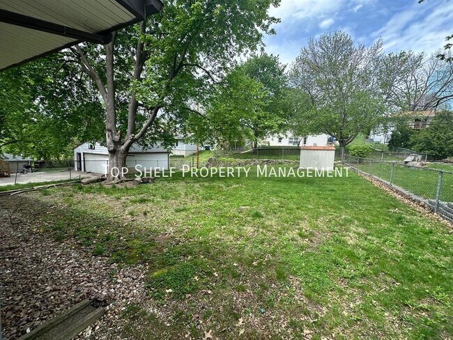 Building Photo - 2556 Grandview Ave