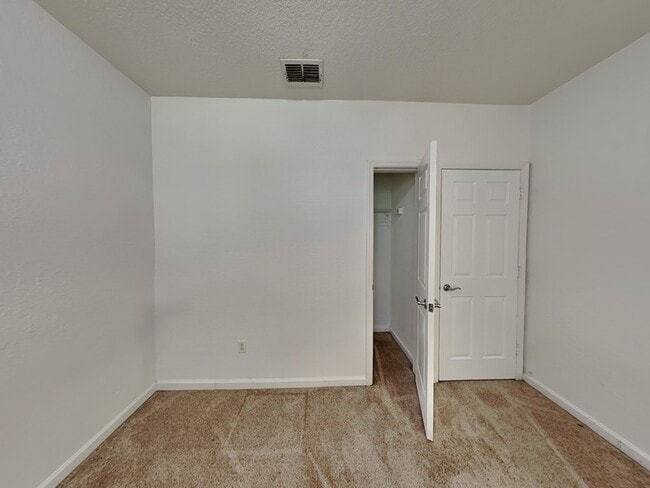 Building Photo - 5049 Maxon Terrace