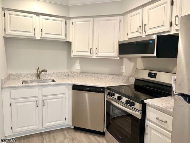 Building Photo - 188 Jamestown Rd