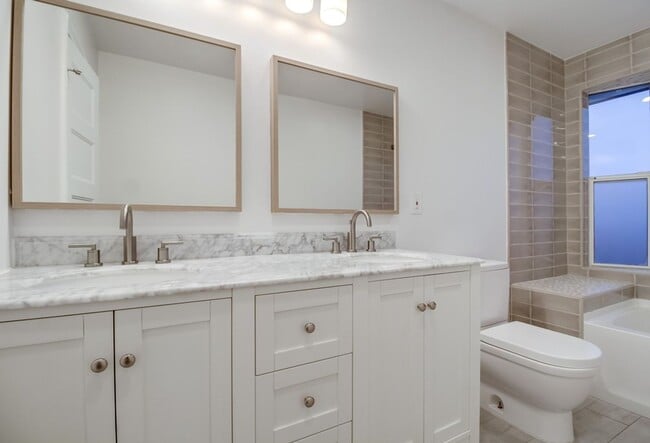 Building Photo - Beautiful house in heart of Point Loma
