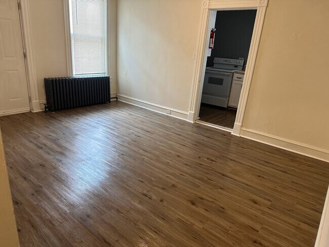 Building Photo - 109 Windsor St