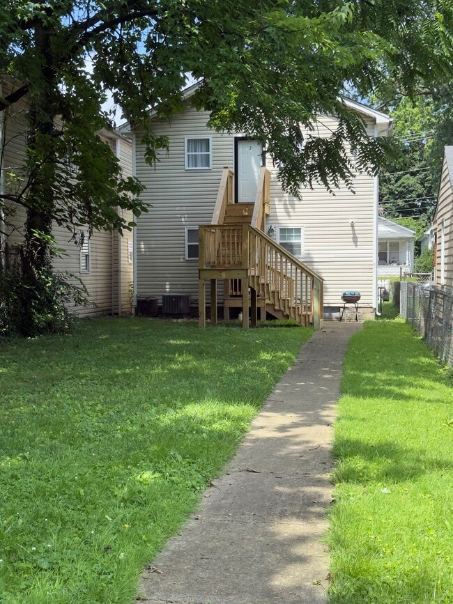 Building Photo - Churchill Downs Residence