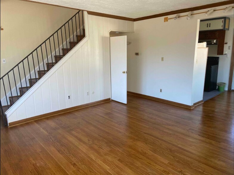 Building Photo - 5927 Holland Rd