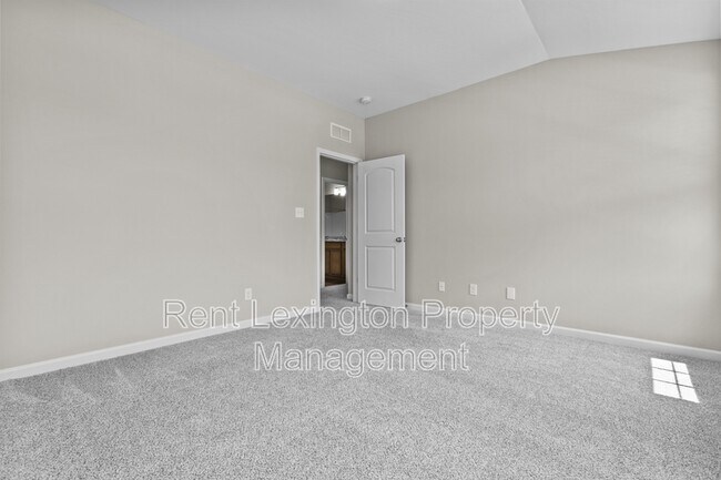 Building Photo - 220 Little Leaf Dr