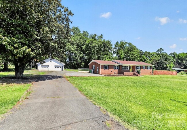 Building Photo - 6901 Ridge Ln Rd