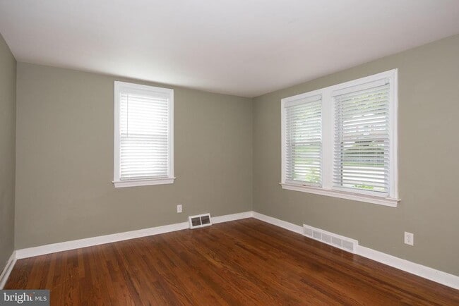 Building Photo - 732 N Tyson Ave